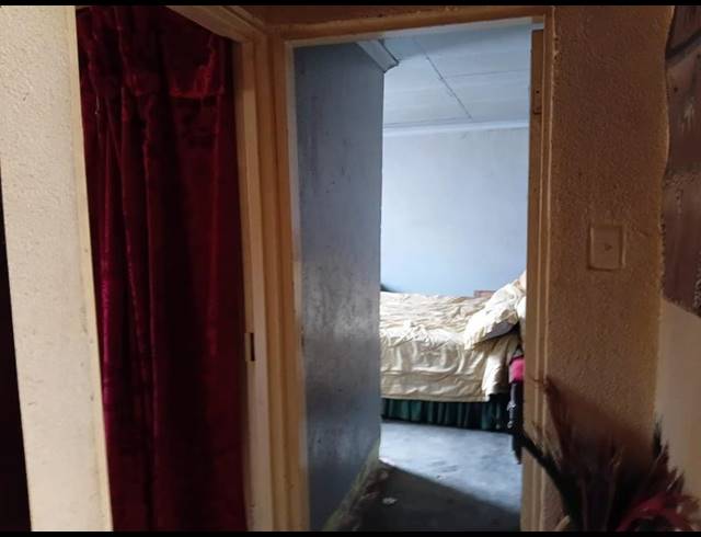 2 BEDROOM HOUSE FOR SALE IN TSAKANE EXT 5
